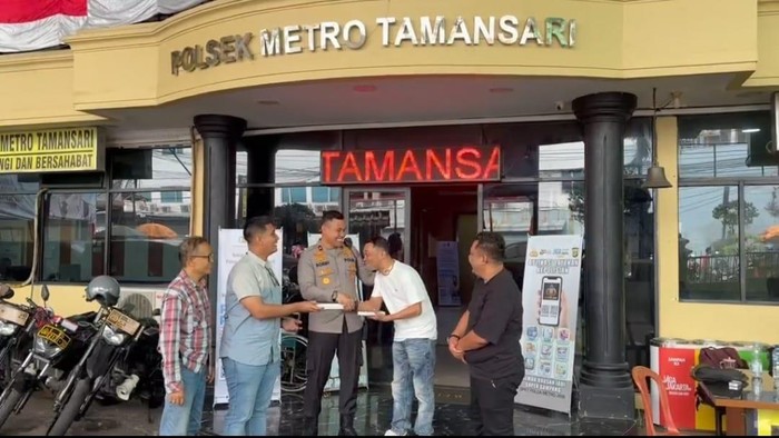 Polisi Berhasil Temukan iPhone Warga Jakbar hingga ke Blitar Setelah Hilang di Swalayan