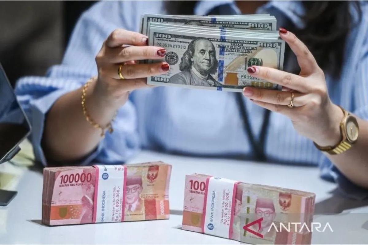 Rupiah Menguat terhadap Dolar AS, Penurunan Harga Minyak Dunia Jadi Sentimen Positif